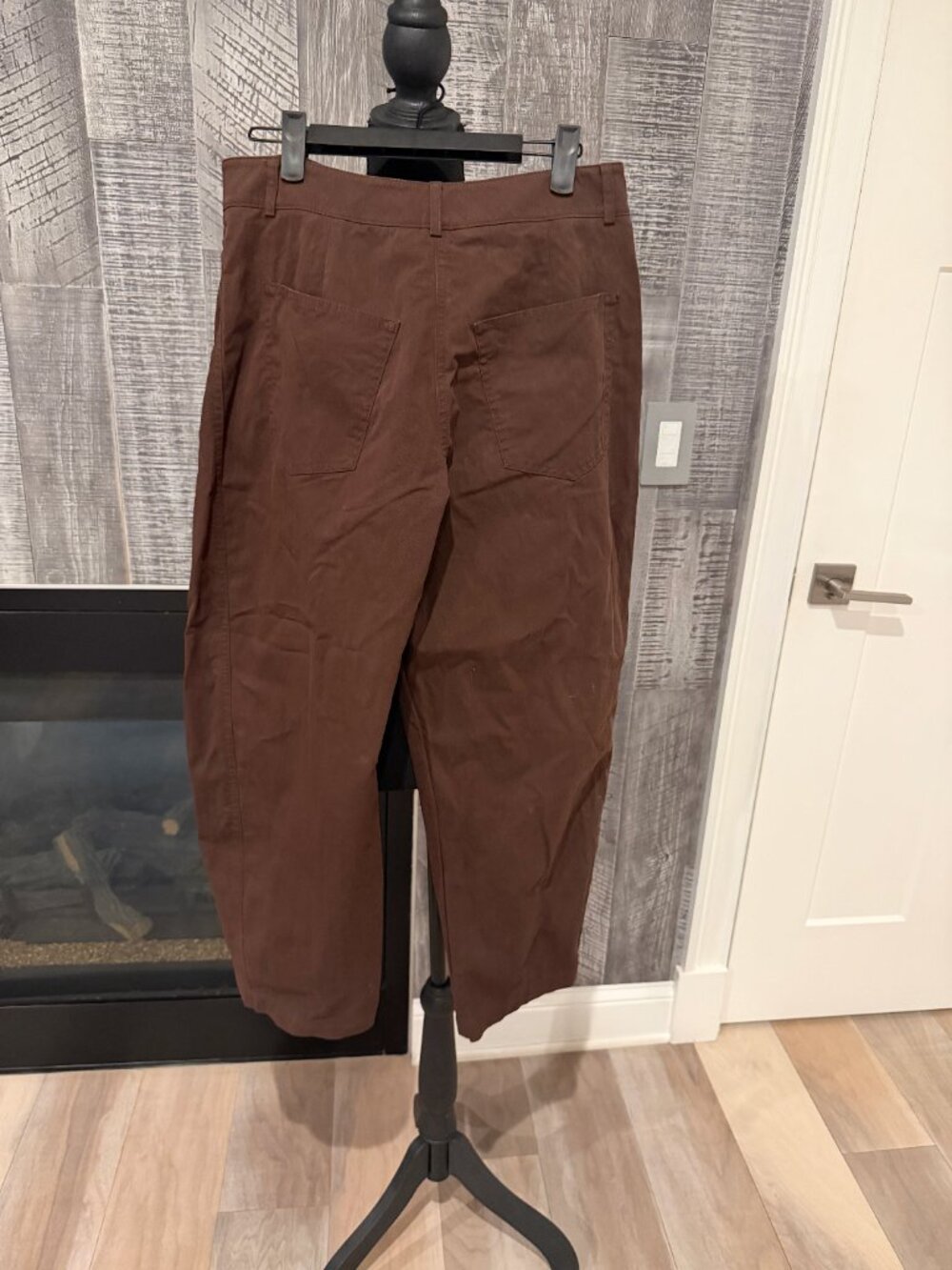 Abercrombie & Fitch Brown Wide-Leg Barrel Pants - Size 27R - Picture 2 of 3